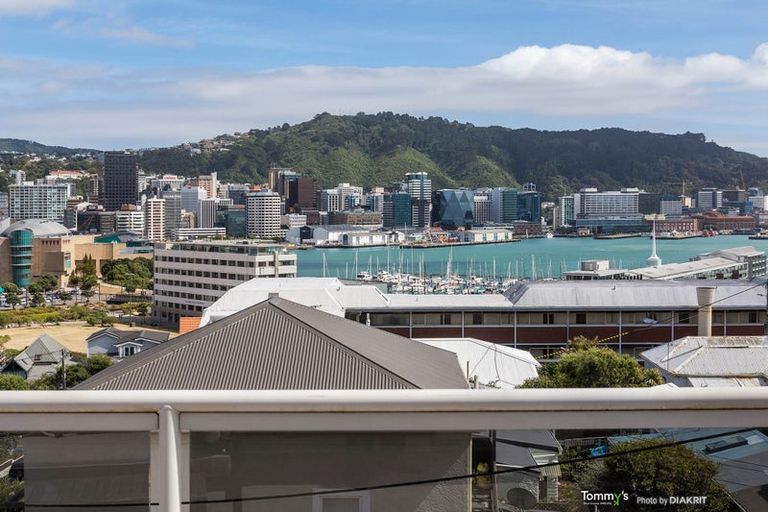 Photo of property in Mcfarlane Mews, 2/2 Mcfarlane Street, Mount Victoria, Wellington, 6011