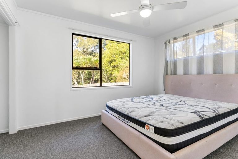 Photo of property in 19 Benita Place, Sunnyvale, Auckland, 0612