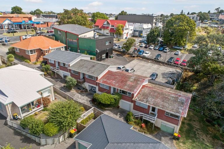 Photo of property in 4/28 Uxbridge Road, Mellons Bay, Auckland, 2014