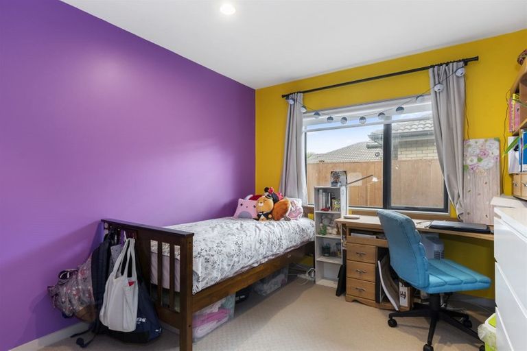 Photo of property in 92 Waterside Drive, Pyes Pa, Tauranga, 3112