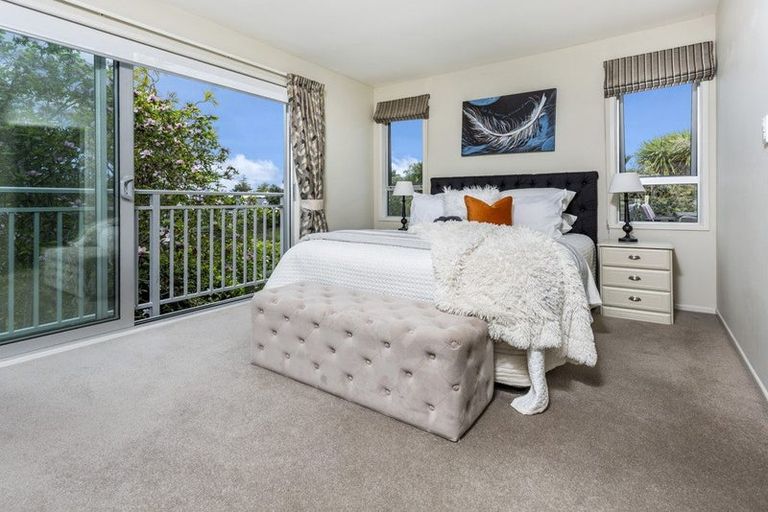 Photo of property in 19 Valerie Crescent, Okura, Albany, 0792