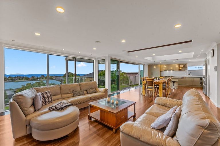 Photo of property in 5b Rahopara Street, Castor Bay, Auckland, 0620