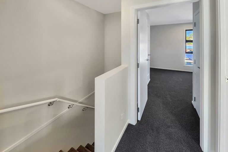 Photo of property in 4/31 Wainuiomata Road, Wainuiomata, Lower Hutt, 5014