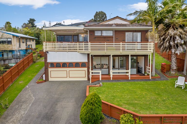 Photo of property in 70 Pemberton Avenue, Bayview, Auckland, 0629
