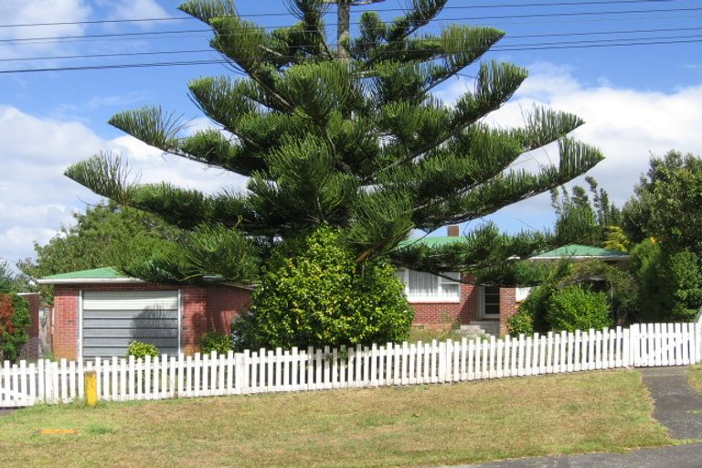 Photo of property in 3 Fairclough Road, Beach Haven, Auckland, 0626