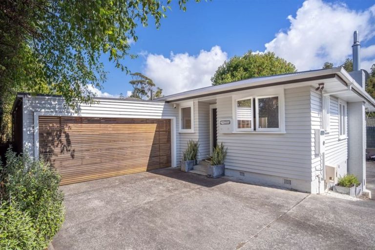 Photo of property in 1/54 Pupuke Road, Hillcrest, Auckland, 0627
