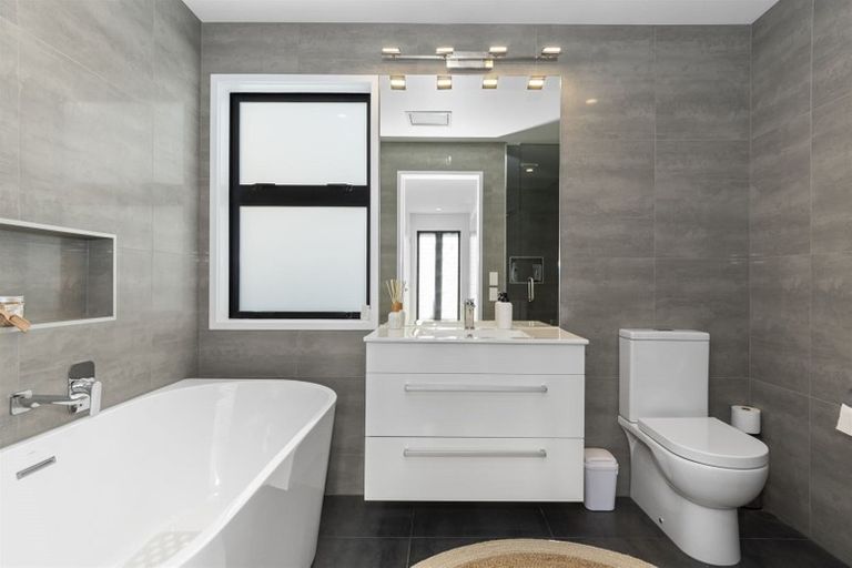 Photo of property in 35 Maria Tini Drive, Papamoa Beach, Papamoa, 3118