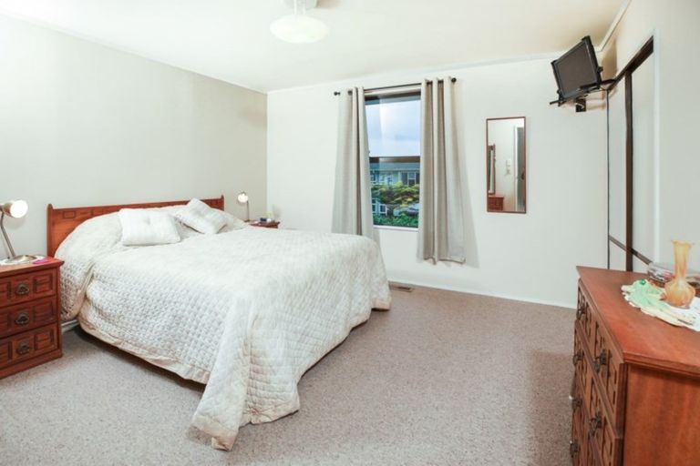 Photo of property in 2 Nyanza Street, Nawton, Hamilton, 3200