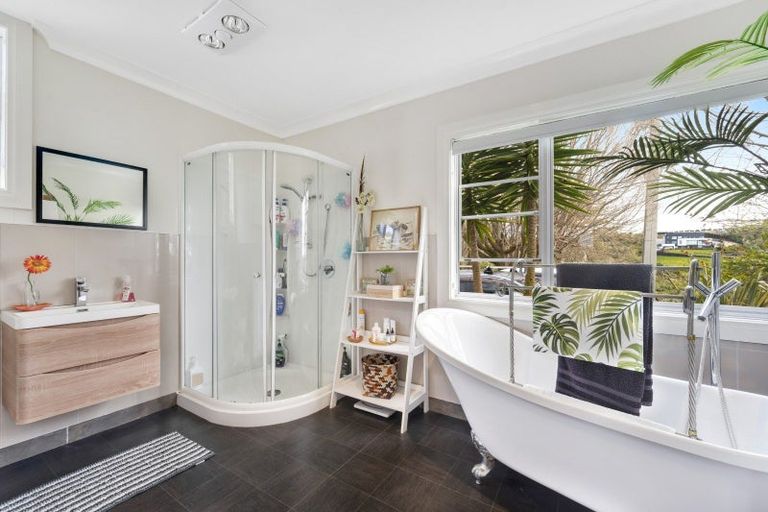 Photo of property in 27 Masons Road, East Tamaki Heights, Auckland, 2016