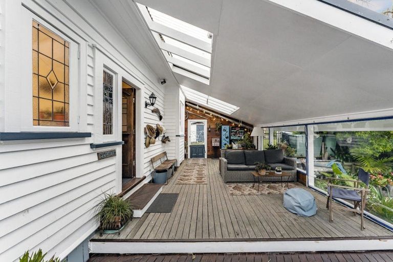 Photo of property in 34 Seaview Avenue, Northcote, Auckland, 0627