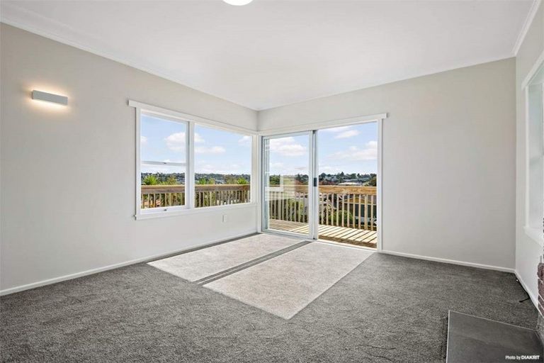 Photo of property in 26 Bond Crescent, Forrest Hill, Auckland, 0620