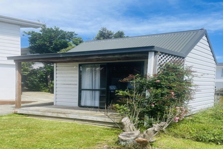 Photo of property in 6 Kekerenga Street, Strathmore Park, Wellington, 6022