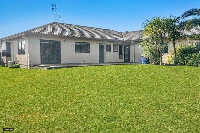 Photo of property in 44 Bluebird Crescent, Unsworth Heights, Auckland, 0632