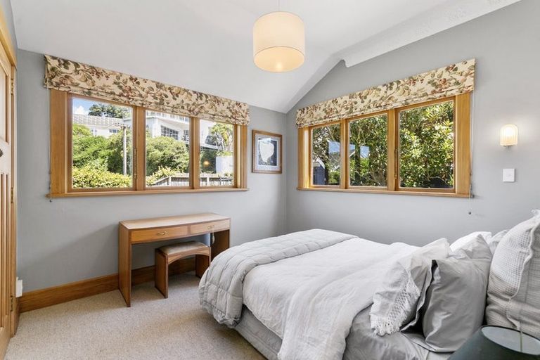 Photo of property in 8 Robieson Lane, Roseneath, Wellington, 6011