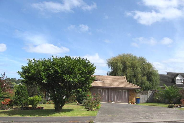 Photo of property in 14 Ronald Macken Place, Windsor Park, Auckland, 0632
