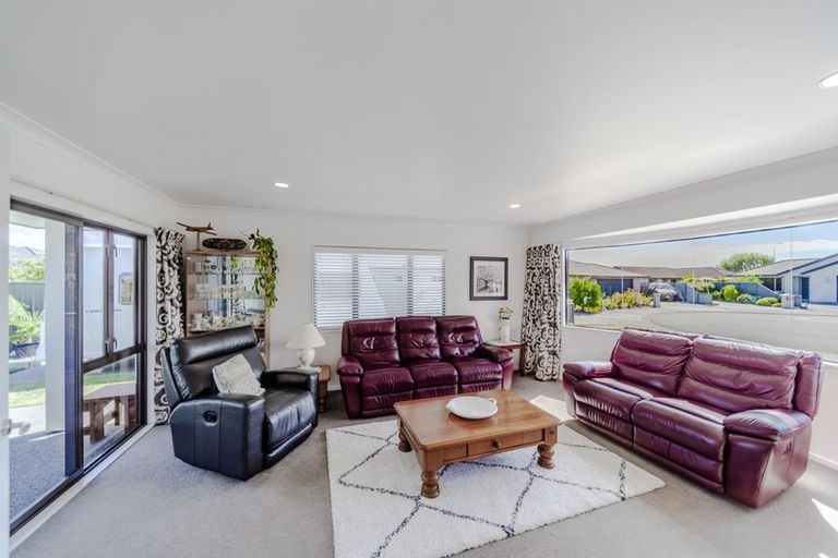 Photo of property in 17 Pania Place, Poraiti, Napier, 4112