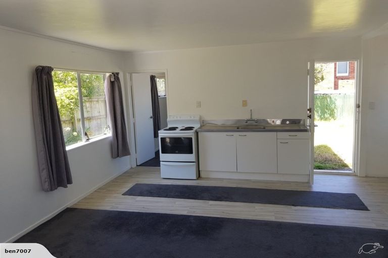 Photo of property in 2/32 Kapuka Road, Mangere Bridge, Auckland, 2022