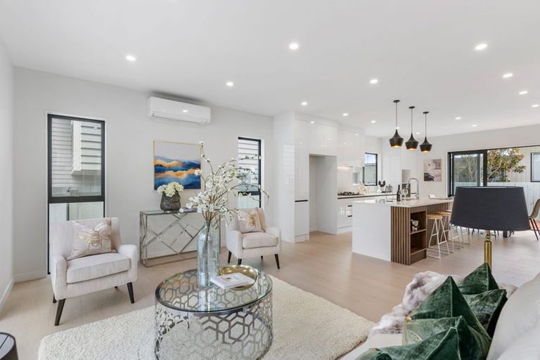 Photo of property in 17b Kathleen Street, Totara Vale, Auckland, 0627