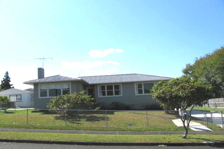 Photo of property in 4 Cutler Street, New Lynn, Auckland, 0600