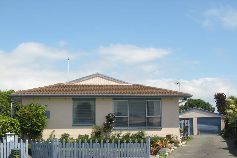 Photo of property in 2/12 Leonie Place, Aranui, Christchurch, 8061