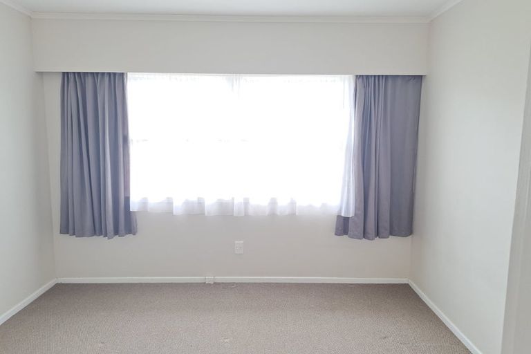 Photo of property in 12 Roby Street, Te Atatu Peninsula, Auckland, 0610