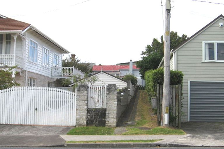 Photo of property in 11 Palmerston Road, Birkenhead, Auckland, 0626
