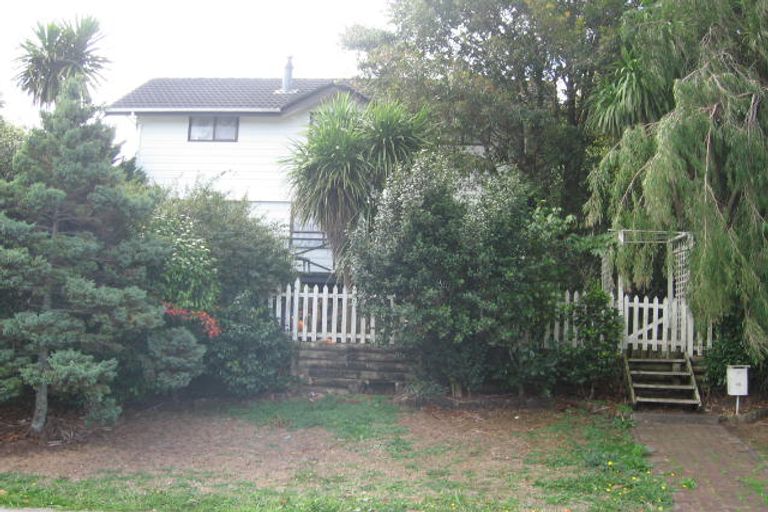 Photo of property in 2/20 Girrahween Drive, Totara Vale, Auckland, 0629