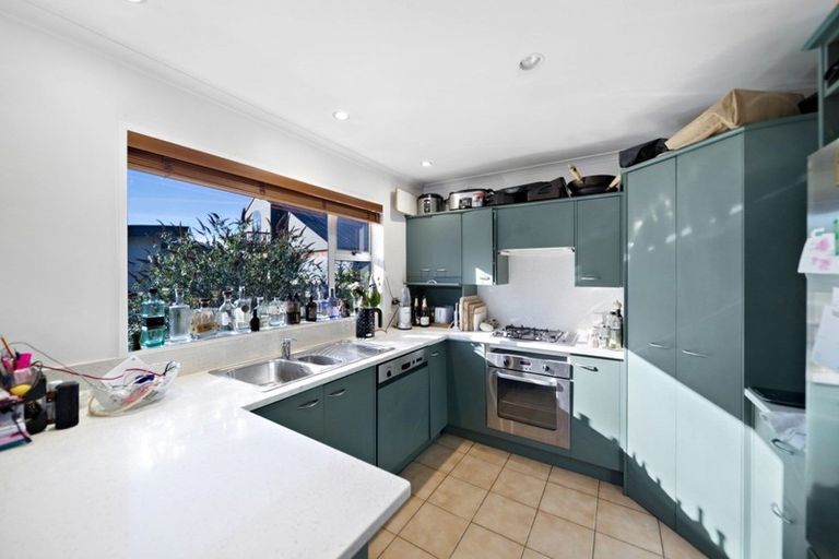 Photo of property in 4 Cedar Drive, Kelvin Heights, Queenstown, 9300