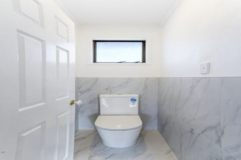 Photo of property in 71 Kennedy Avenue, Forrest Hill, Auckland, 0620