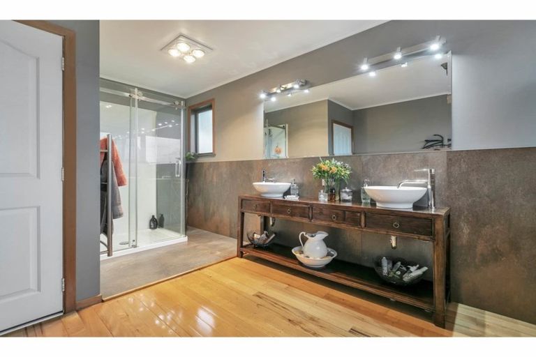 Photo of property in 805 State Highway 16, Waimauku, 0883