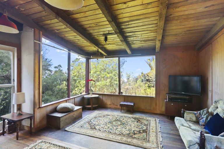 Photo of property in 620 South Titirangi Road, Titirangi, Auckland, 0604