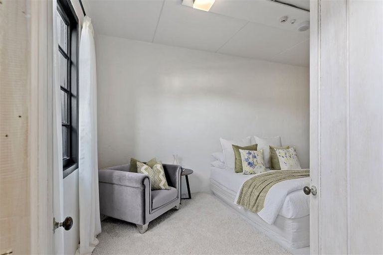 Photo of property in 1/25a Lake Road, Devonport, Auckland, 0624