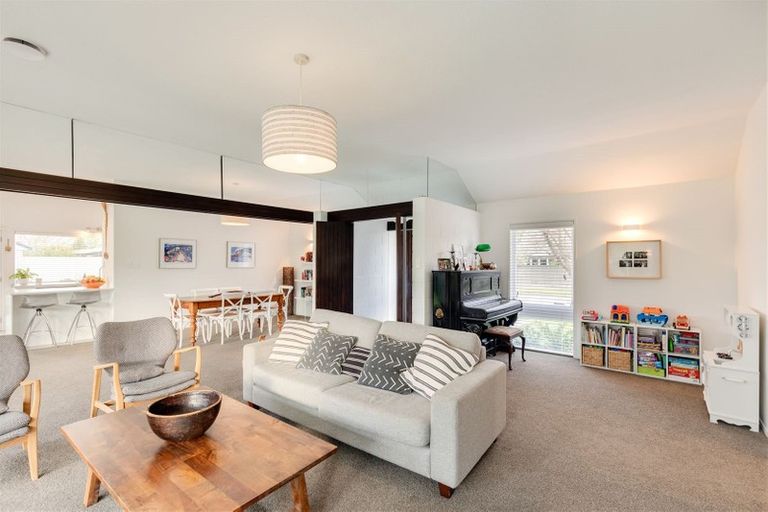 Photo of property in 2 Rutherglen Avenue, Ilam, Christchurch, 8041