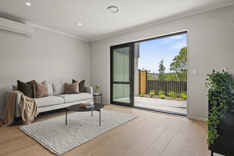 Photo of property in 3/1 Parapara Place, Albany, 0632