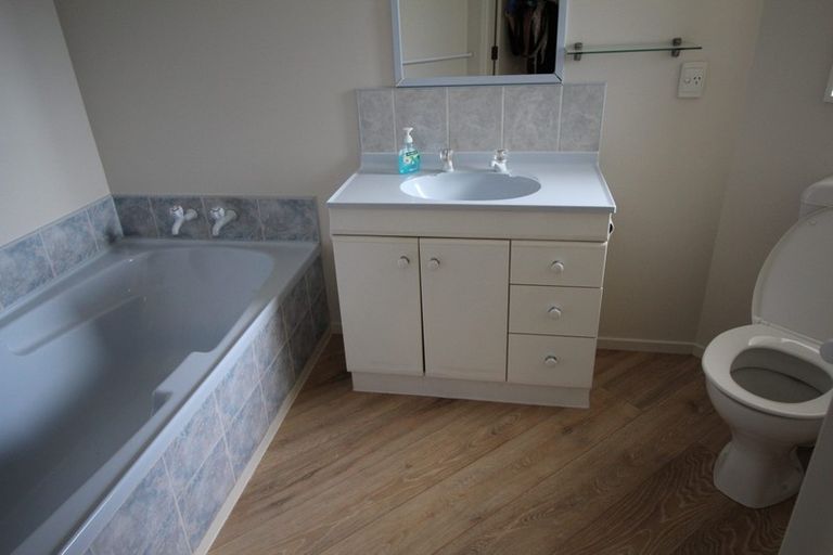 Photo of property in 9a Stewart Crescent, Hokowhitu, Palmerston North, 4410