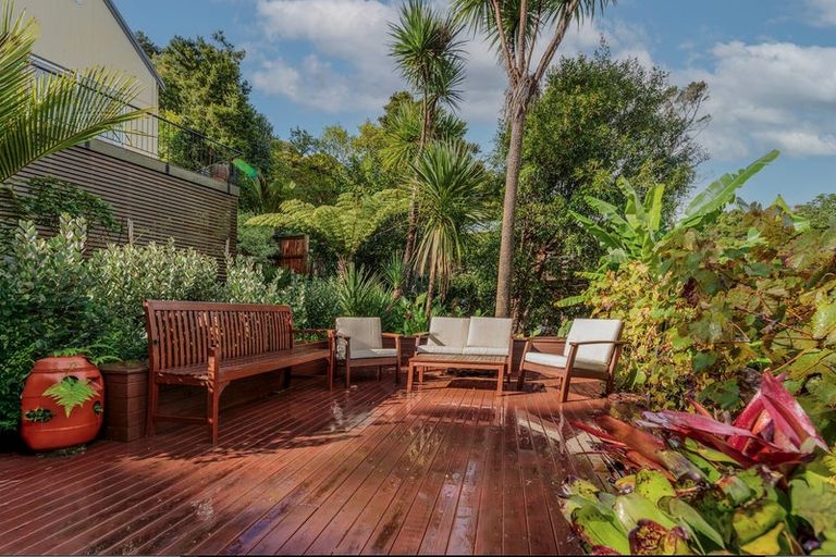 Photo of property in 299 Titirangi Road, Titirangi, Auckland, 0604