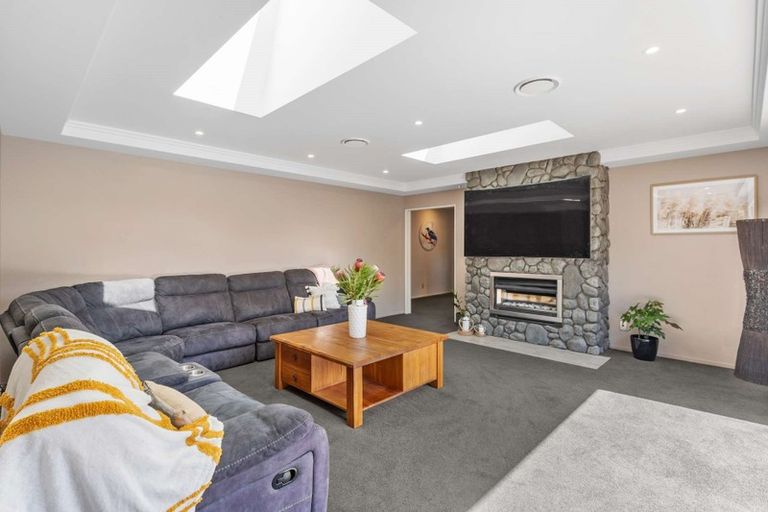 Photo of property in 27 Foresters Crescent, Parklands, Christchurch, 8083