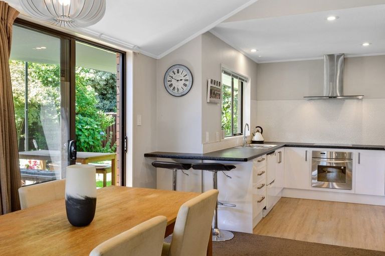 Photo of property in 15 Castle Way, Beckenham, Christchurch, 8023