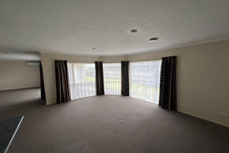 Photo of property in 25 Glenross Drive, Wattle Downs, Auckland, 2103