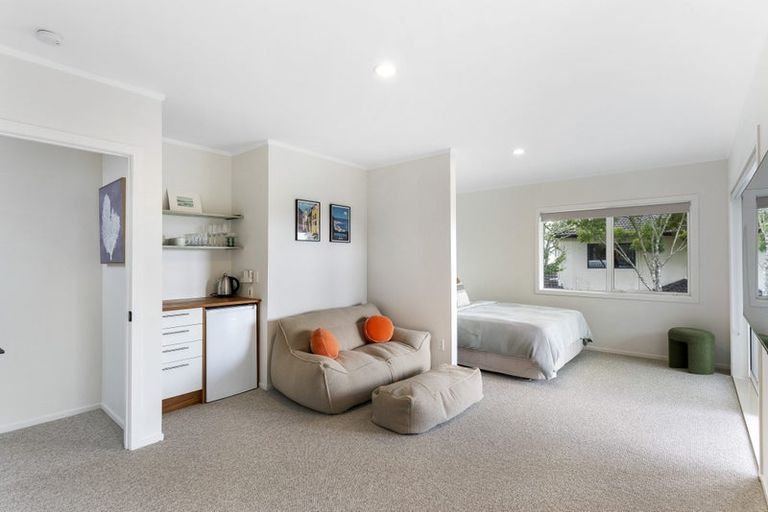 Photo of property in 2/37 Woodlands Crescent, Browns Bay, Auckland, 0630