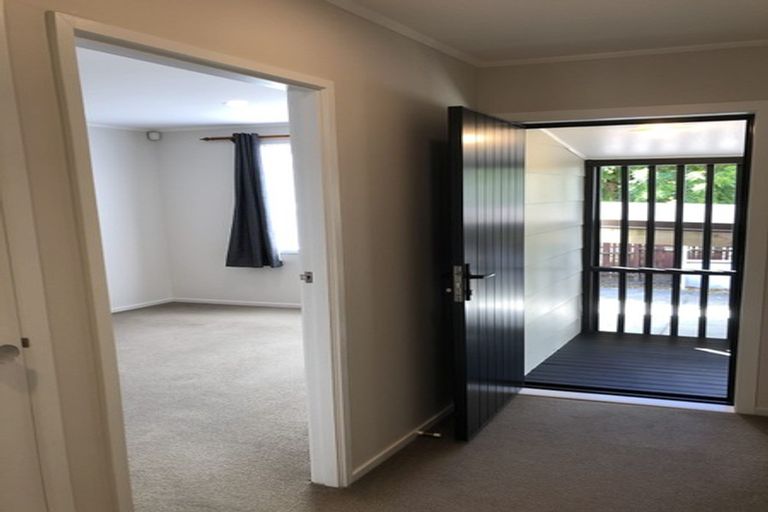 Photo of property in 2 Glucina Place, Glen Eden, Auckland, 0602