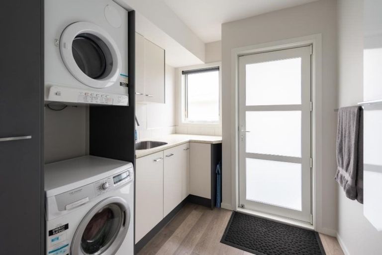 Photo of property in 21 Cheyne Walk, Newlands, Wellington, 6037