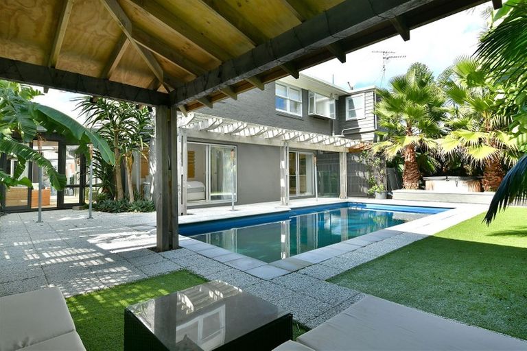 Photo of property in 6 Pine Road, Orewa, 0931