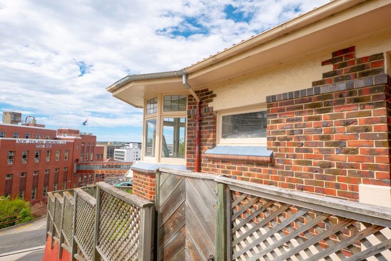 Photo of property in 1 Elm Row, Dunedin Central, Dunedin, 9016