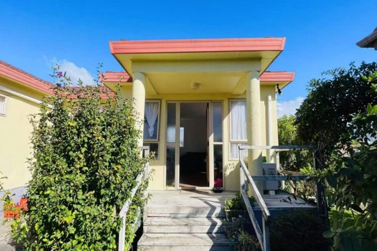 Photo of property in 12 Tyndrum Place, Highland Park, Auckland, 2010