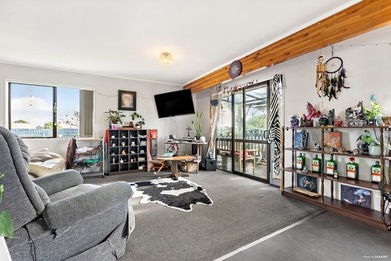 Photo of property in 2/31 Sutton Crescent, Papakura, 2110