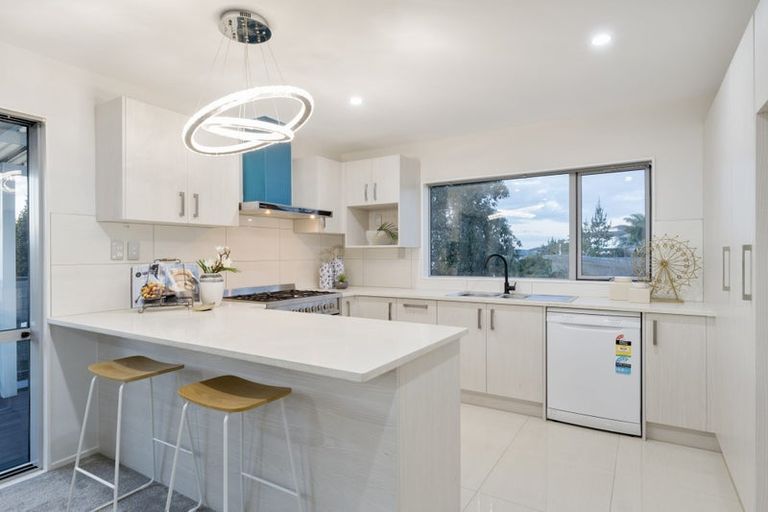 Photo of property in 2 Dhaka Lane, Ranui, Auckland, 0612