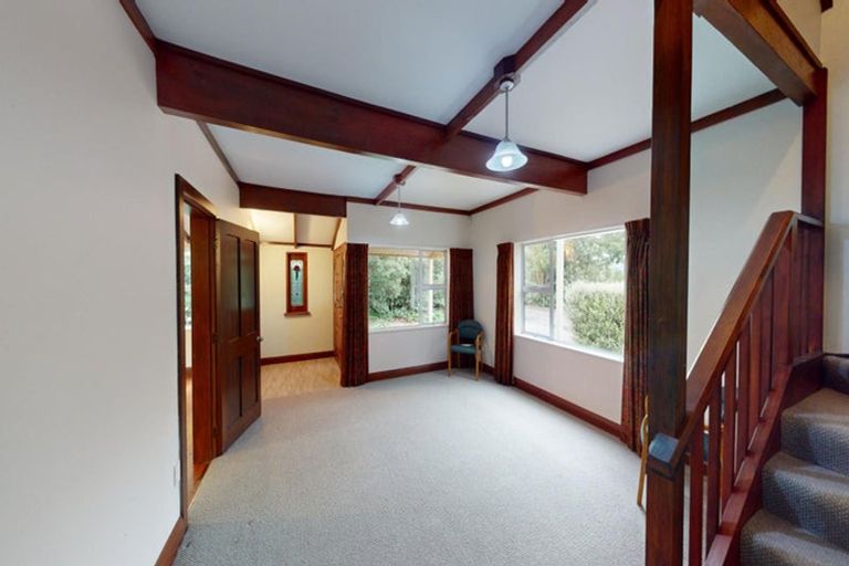 Photo of property in 200 Aokautere Drive, Fitzherbert, Palmerston North, 4471