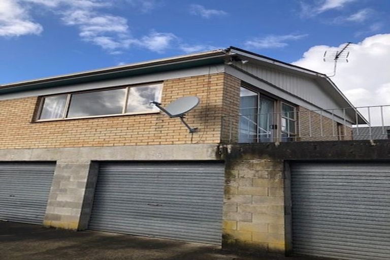 Photo of property in 2/12 Wood Street, Papakura, 2110