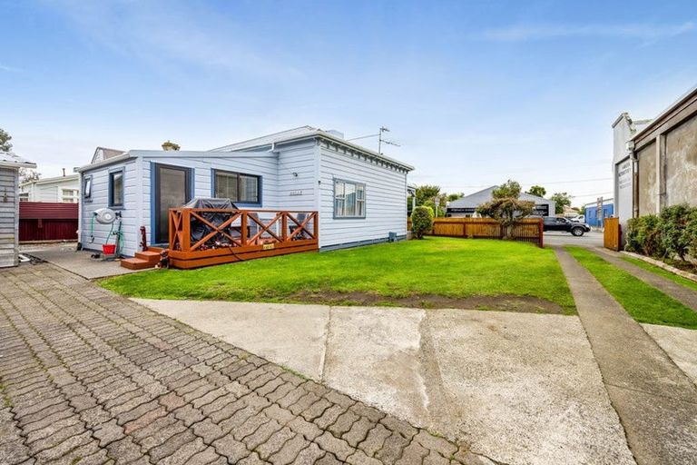Photo of property in 82 Union Street, Hawera, 4610